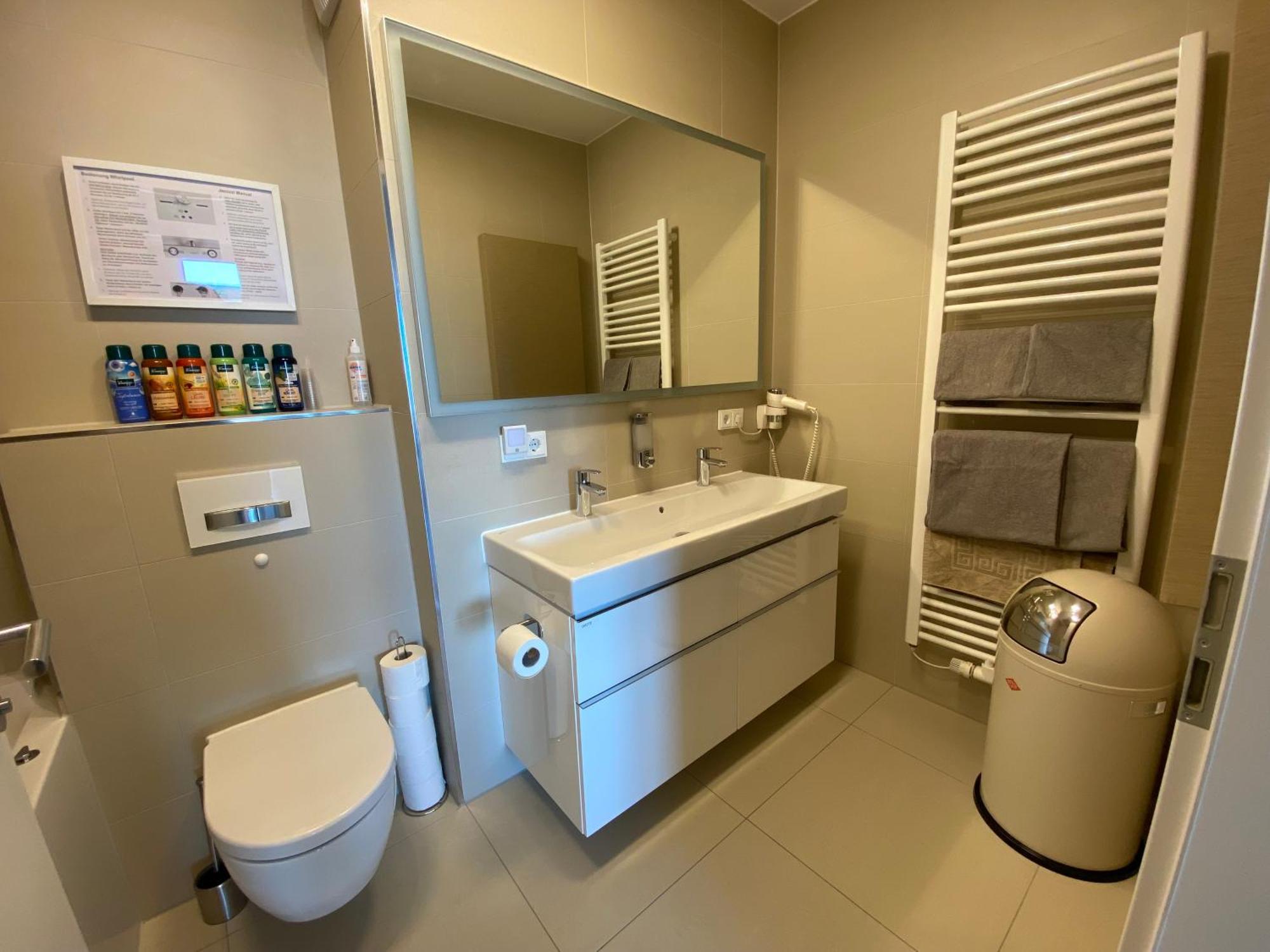 Alpen-Panorama Suite - Einzigartige Privatsuite Hoch Ueber Muenchen, 12Tes Og, Alpenblick, Loggia, Whirlpool, 15 Minuten Zum Zentrum, Ruhe Und Erholung In Der Stadt Muenchen Fuer Privat Und Geschaeftlich Reisende 外观 照片